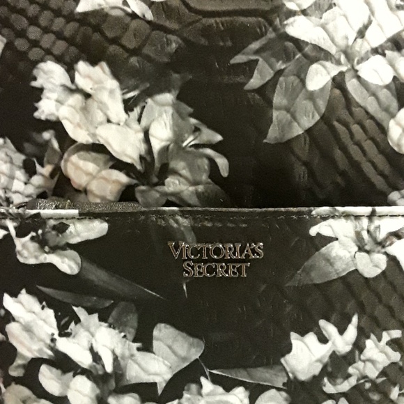 NWT Pebbled V-Quilt Small City Backpack - Picture 6 of 6